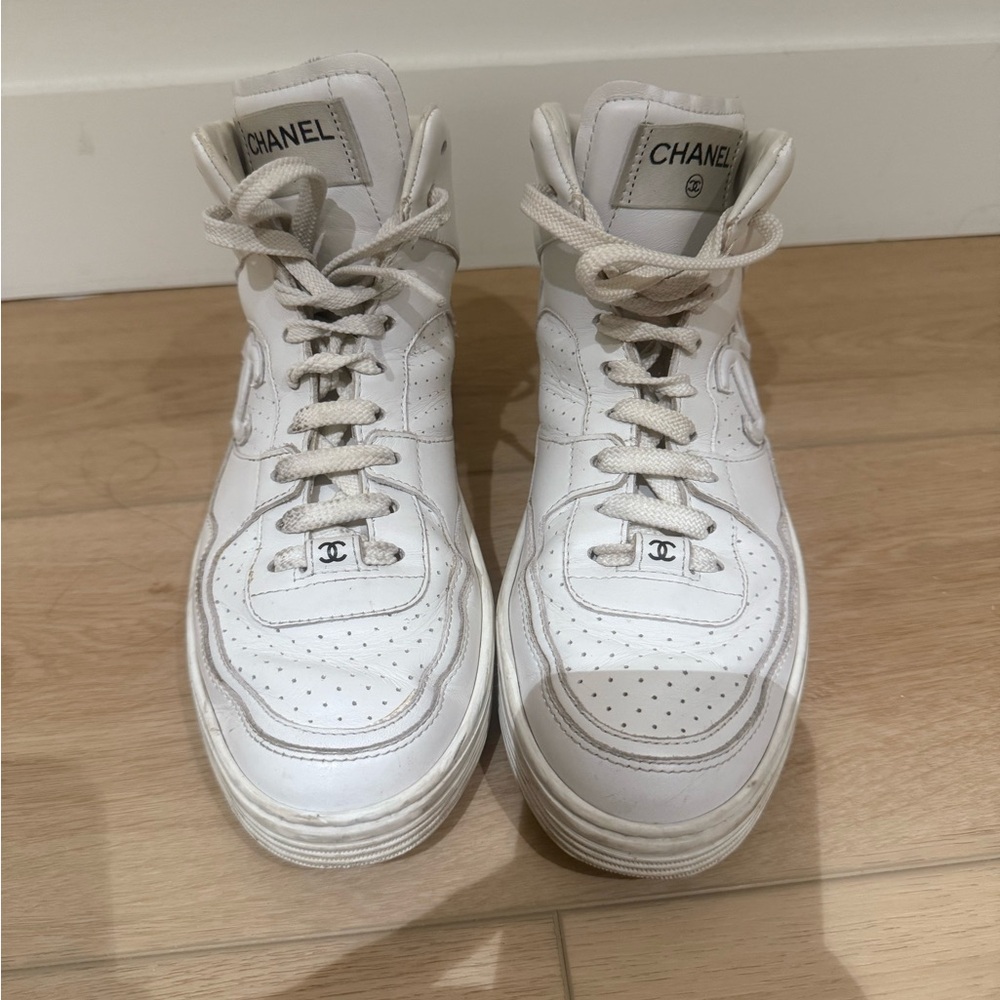 CHANEL White Leather High-Top Sneakers